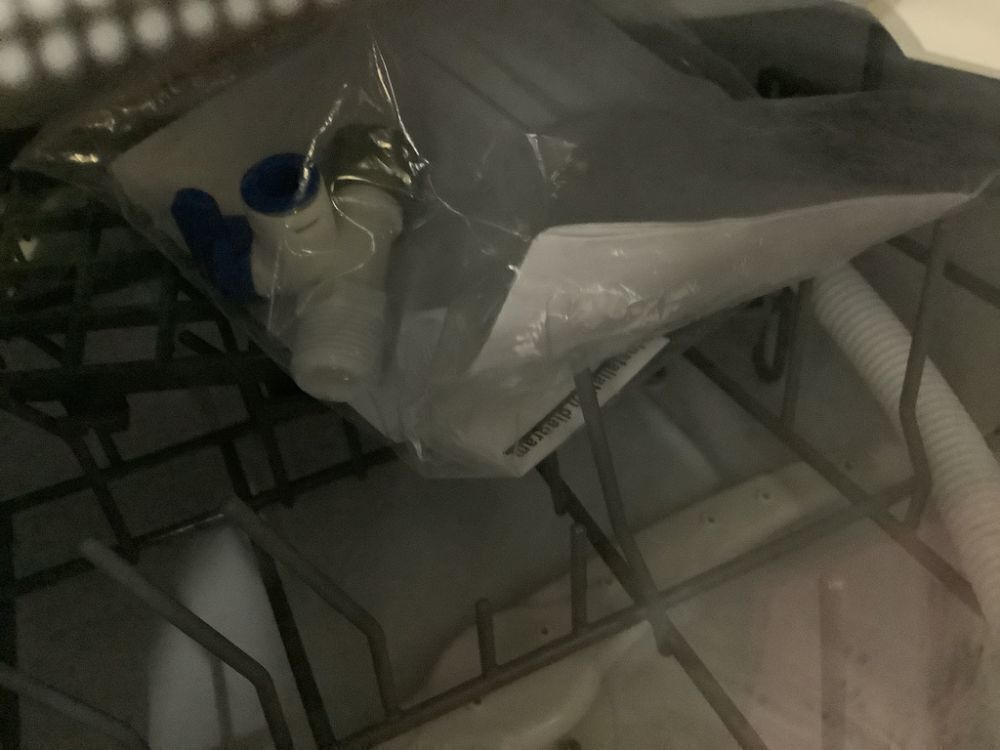 Compact Countertop Dishwasher - Image 4 - Lot 102