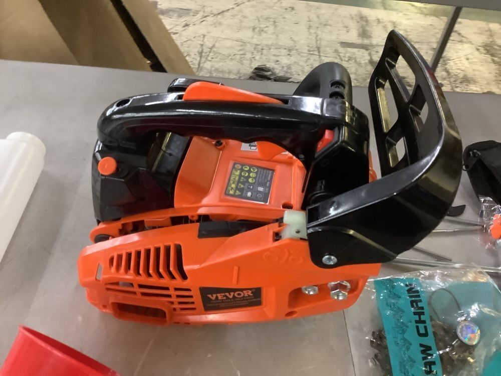 VEVOR 25.4CC 12" 1.2HP, Gasoline Powered Chain Saw - Image 2 - Lot 104