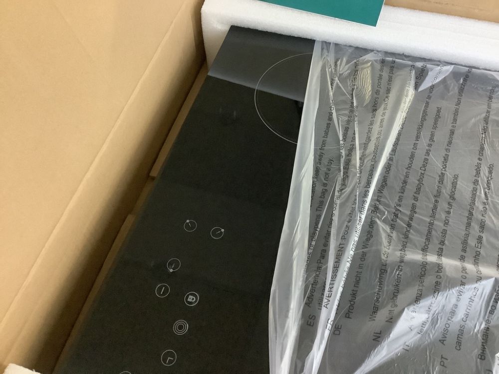 24 Inch Built-in Electric Cooktop, 3 Burners - Image 3 - Lot 108