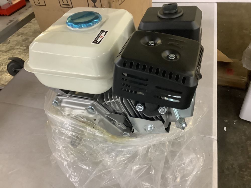 6.5 HP Gasoline Engine OHV Air Cooled Pull Start 4 Stroke 160CC - Dented Exhaust Heat Shield - Image 5 - Lot 111