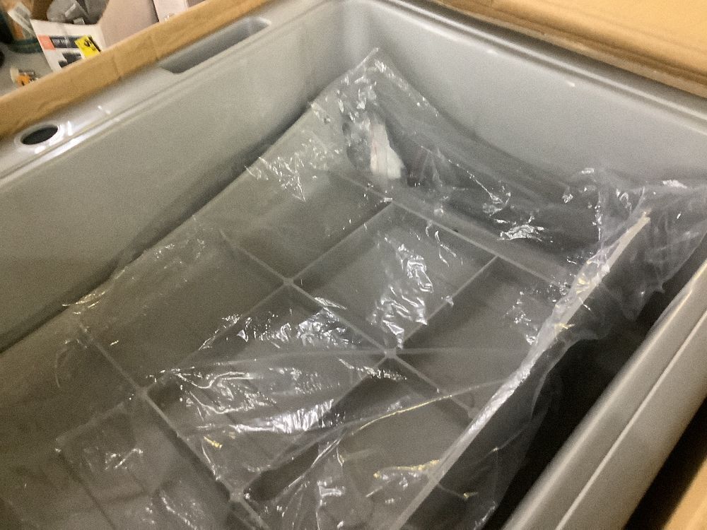 VINGLI Utility Sink - Image 8 - Lot 120