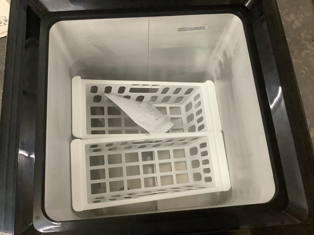 COWSAR 21.18 in., 3.5 cu. ft. Chest Freezer Manual Defrost in Black - Image 3 - Lot 127JF