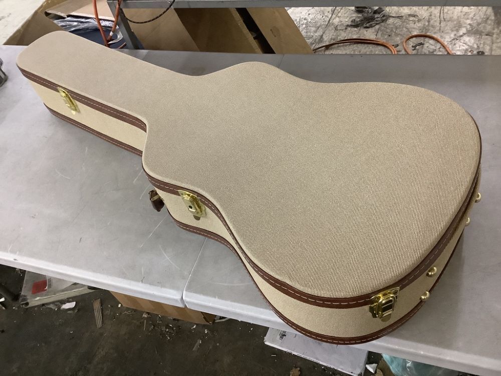 Glarry Flat Surface Classical Guitar Microgroove Hard Shell Case - Image 2 - Lot 149