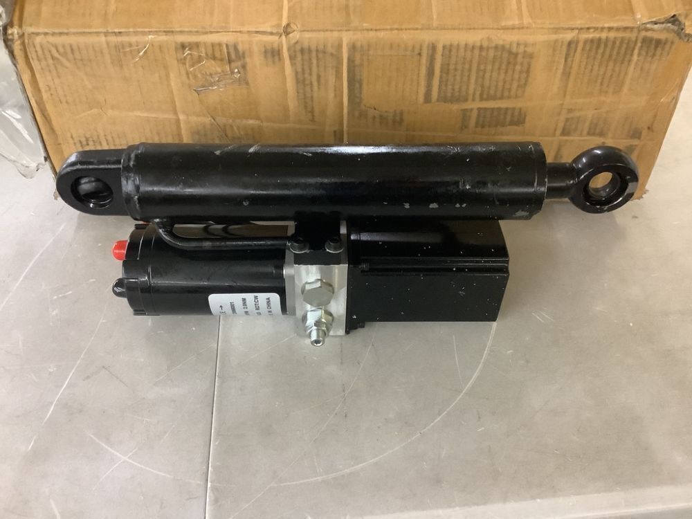 Hydraulic Cylinder - Image 4 - Lot 243