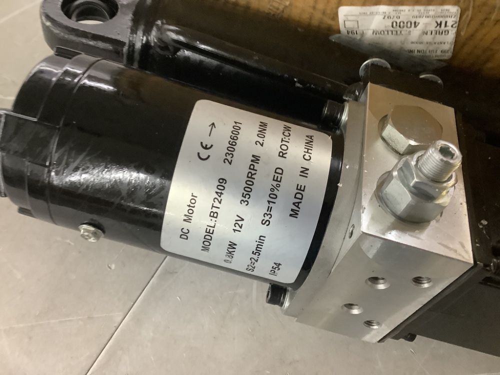 Hydraulic Cylinder - Image 5 - Lot 243