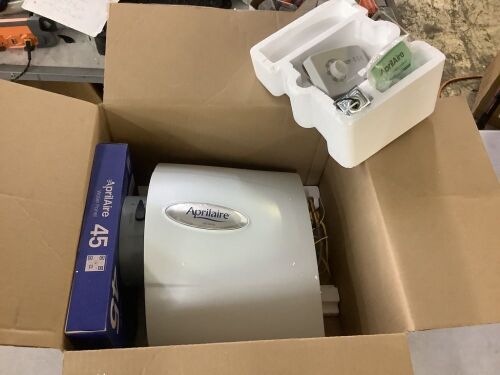 AprilAire Model 400 m Water Saver 17 Gal. for up to 5,000 sq. ft. Whole-House Evaporative Humidifier With Manual Control - Lot 311JF