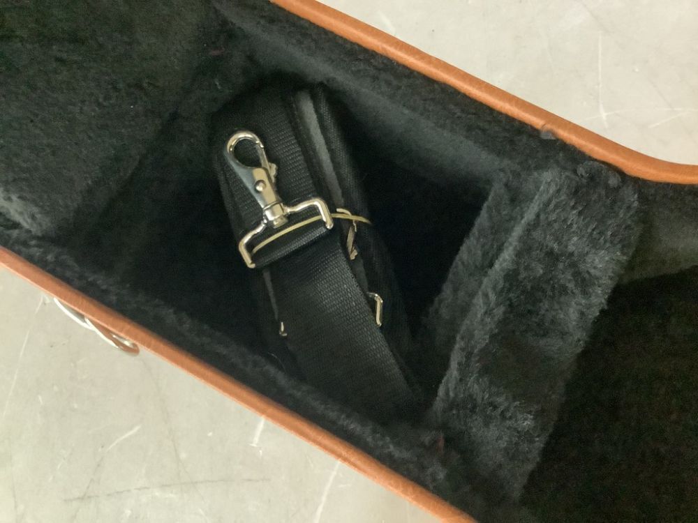 Electric Guitar Hard Case for 42" Guitars - Image 6 - Lot 360