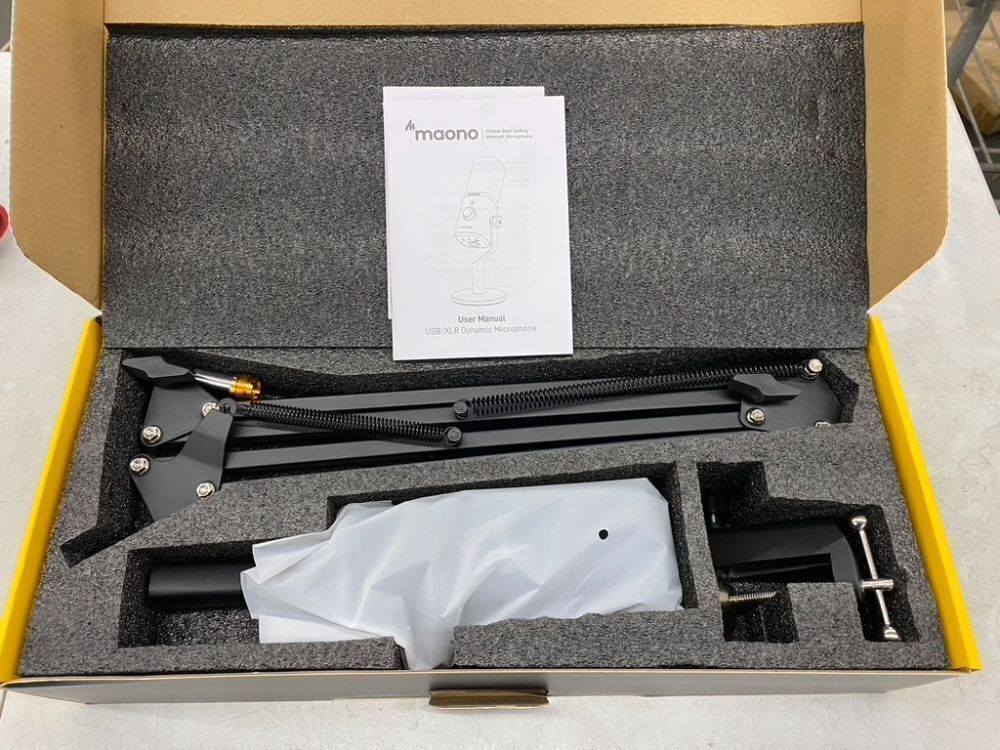 MAONO PD100X USB/XLR Dynamic Microphone Boom Arm Bundle - Image 3 - Lot 518