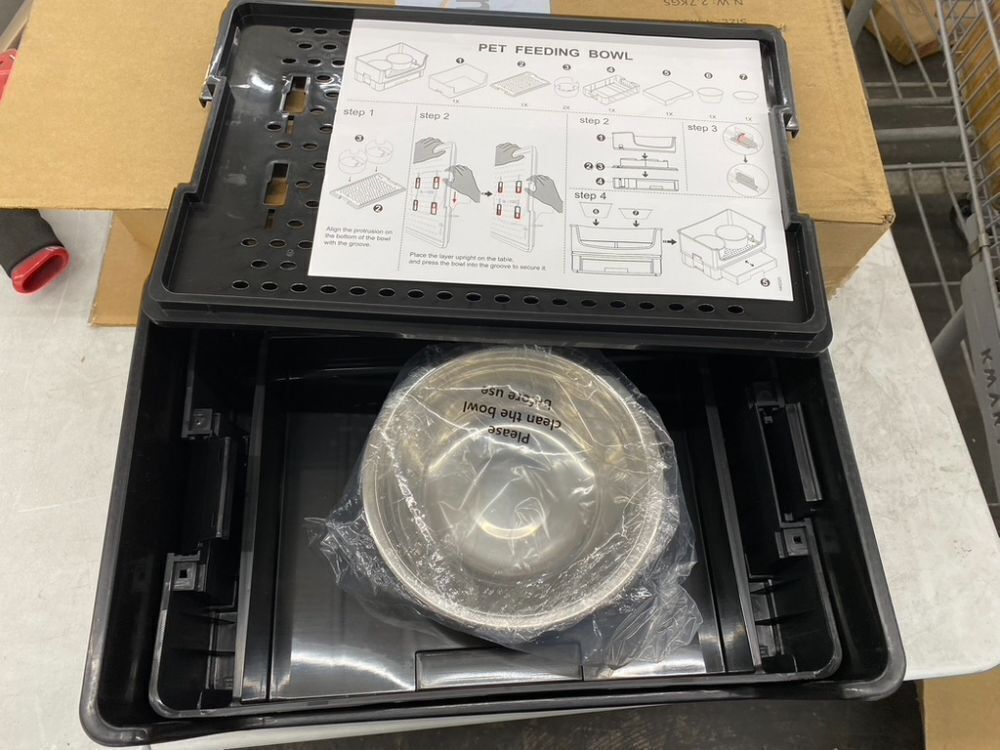 HIKINGO Mess Proof Raised Dog Bowls, Medium - Image 3 - Lot 519
