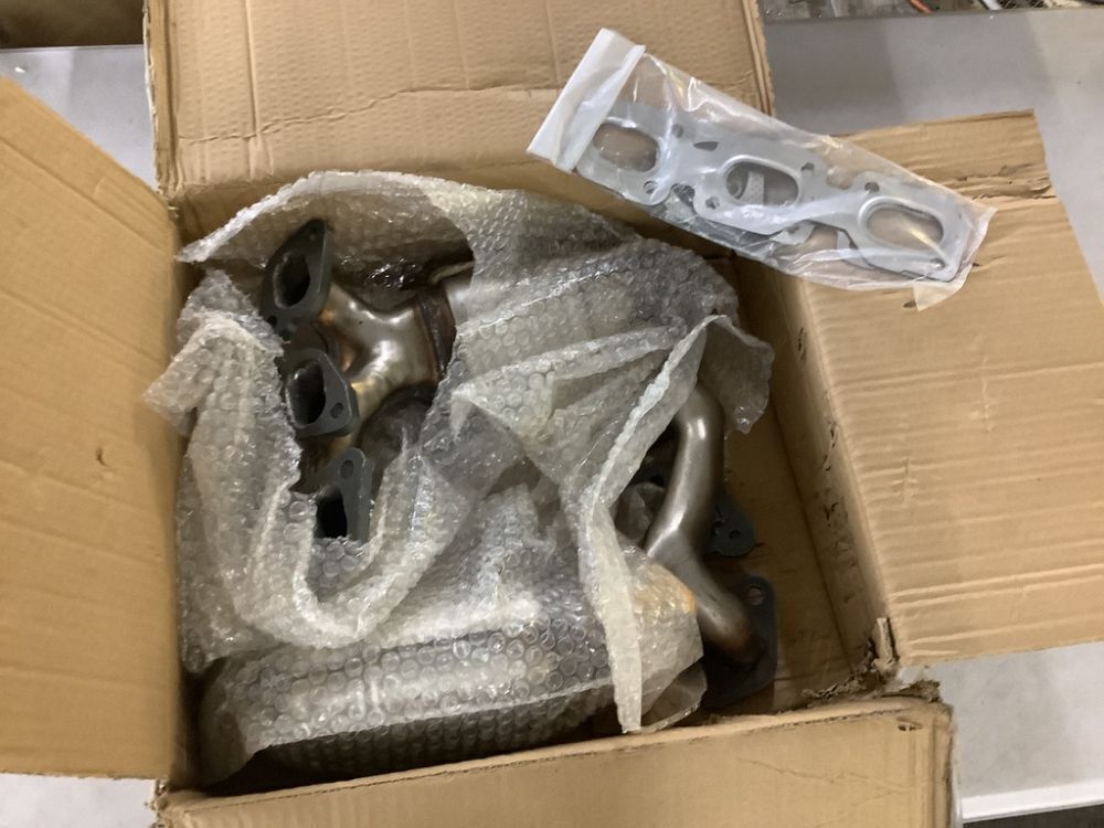 Catalytic Converter Exhaust Manifold Pair, Unknown Fit - Image 1 - Lot 552