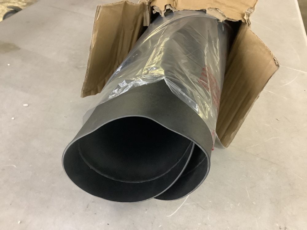 OmySalon 3' x 5' Circular Anti Fatigue Salon Mat for Square Base Styling Chair 1/2" Thick - Image 3 - Lot 645