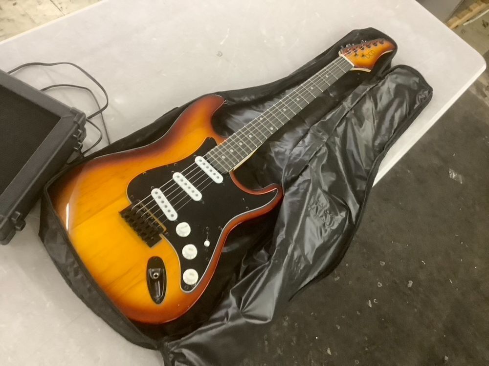 Electric Guitar w/ Small Amp - Image 2 - Lot 732