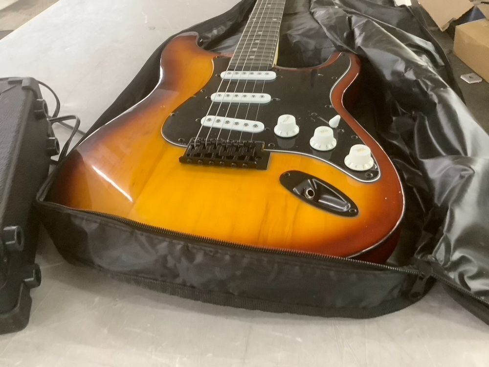 Electric Guitar w/ Small Amp - Image 3 - Lot 732