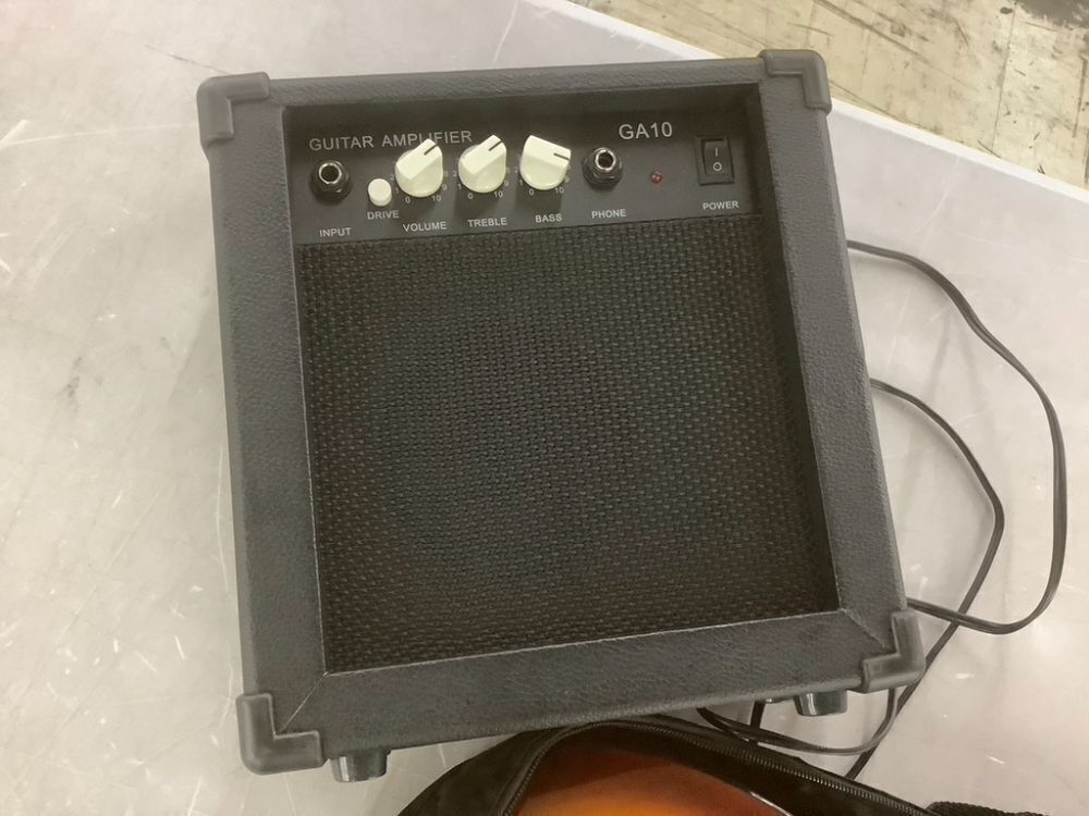 Electric Guitar w/ Small Amp - Image 4 - Lot 732