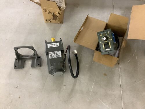 Gear Head Motor & Controller - Lot 747