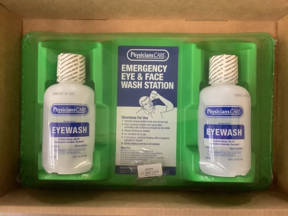 PhysiciansCare Eyewash Station, Double 16 oz. Screw Cap Bottle - Image 2 - Lot 757