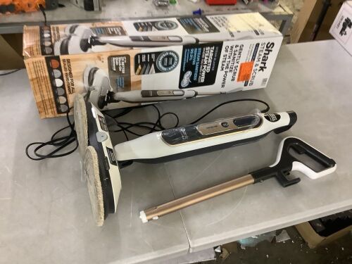 Shark Steam and Scrub Corded Steam Mop and Cleaner with Steam Blaster Technology - Lot 610JF