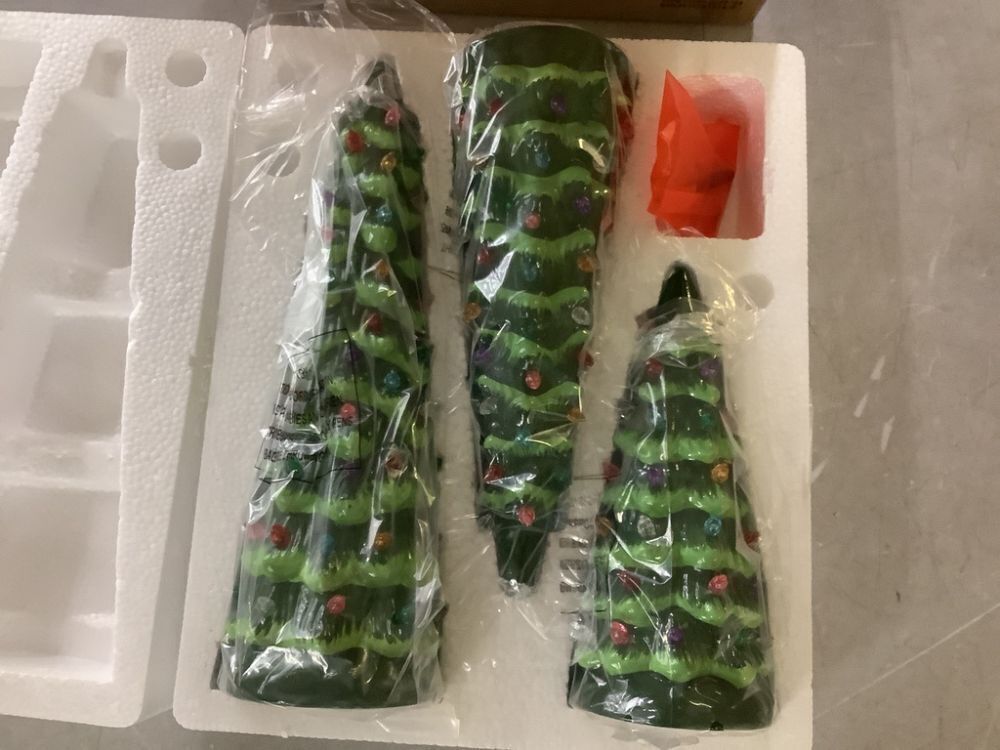 Set of 3 Pre-Lit Ceramic Tabletop Christmas Trees - Image 3 - Lot 219