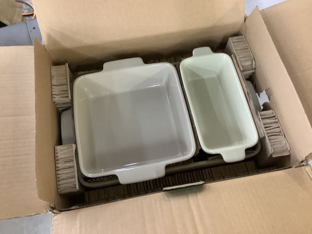 3PC Ceramic Bakeware Set Casserole, Loaf, Square Dishes w/ Handles - Image 2 - Lot 313