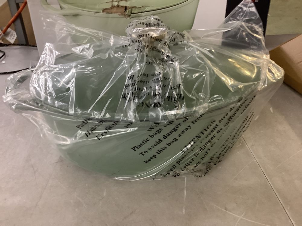 Oval Cast-Iron Dutch Oven Kitchen Cookware w/ Enamel - 7.5qt - Image 3 - Lot 315