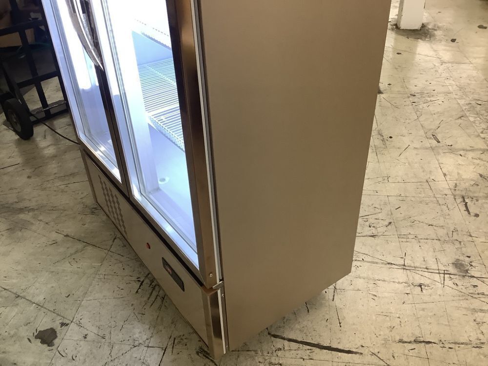 VEVOR 23 cu. ft. Commercial Refrigerator Upright Beverage Cooler with Glass Door and LED Light - Bent Front Caster - Image 6 - Lot 5JF