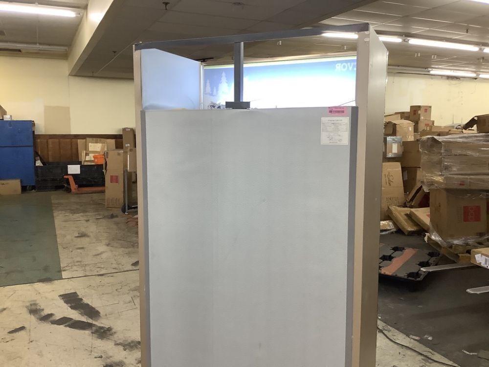 VEVOR 23 cu. ft. Commercial Refrigerator Upright Beverage Cooler with Glass Door and LED Light - Bent Front Caster - Image 8 - Lot 5JF