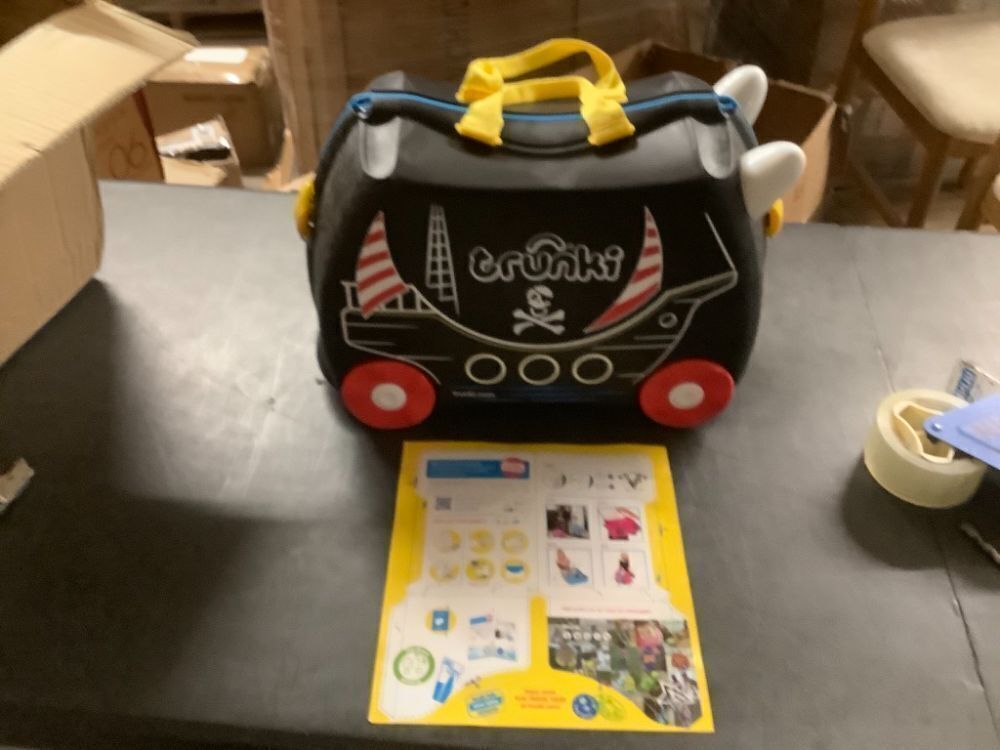 Trunki Ride-On Kids Suitcase | Tow-Along Toddler Luggage | Carry-On Cute Bag with Wheels | Kids Luggage and Airplane Travel Essentials: Pedro Pirate Ship Black - Image 2 - Lot 7132