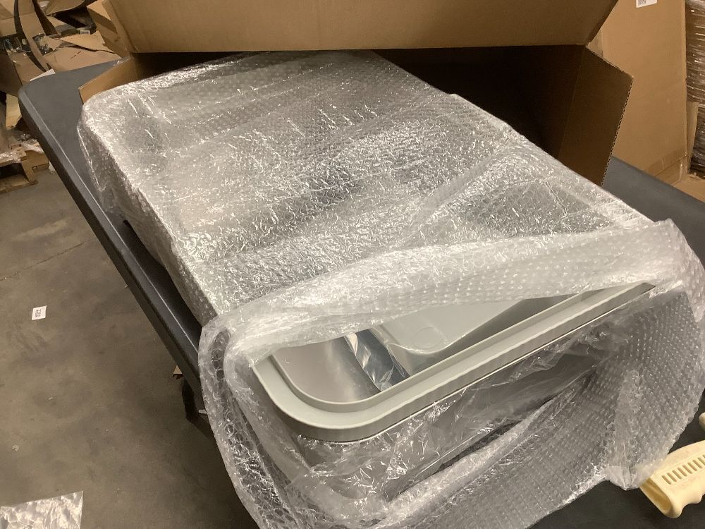 Enclosed Stainless Steel Cat Litter Box with Lid Extra Large Litter Box for Big Cats XL Metal Litter Pan Tray with High Wall Sides Enclosure, Non-Sticky, Anti-Leakage, Easy Cleaning - Image 2 - Lot 7156