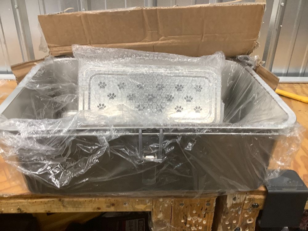Ptlom Cat Litter Box with Lid - Wide Edge Opening - Image 2 - Lot 10097