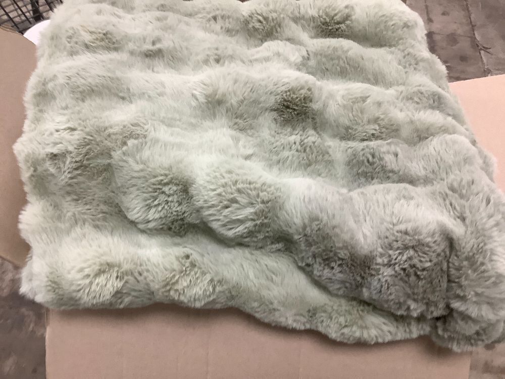 Large Indoor Faux Fur Area Rug - Image 3 - Lot 7197