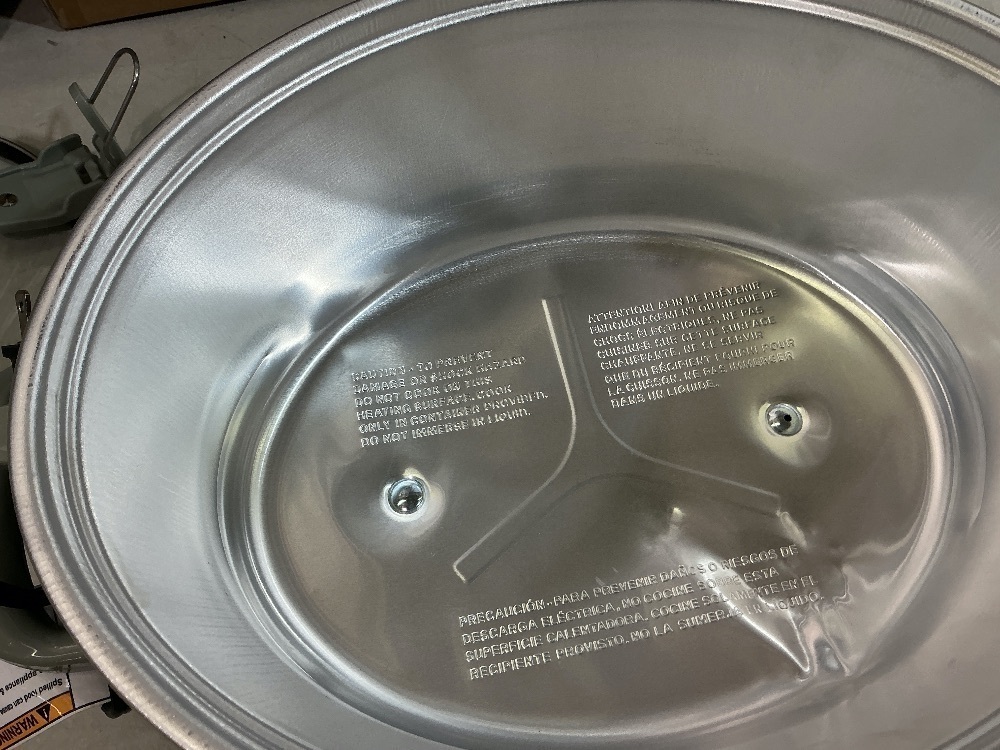 Crock-Pot Locking Lid 6qt Cook and Carry Programmable Slow Cooker Moonshine Green-Dent on bottom - Image 9 - Lot 52