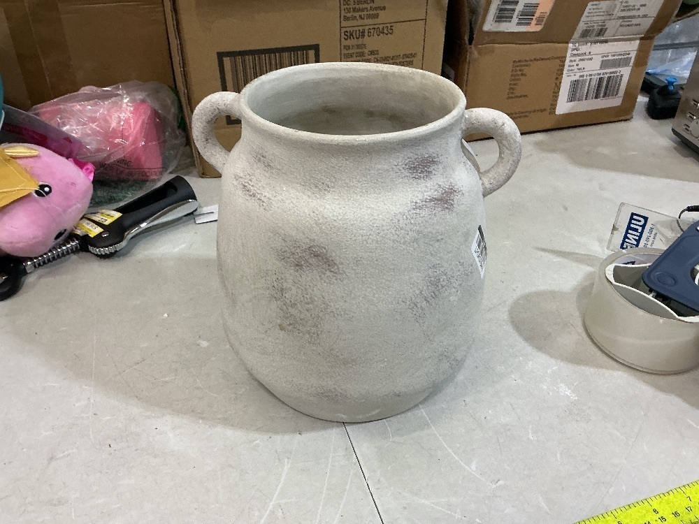 Threshold Stoneware vase with handles - Image 2 - Lot 59