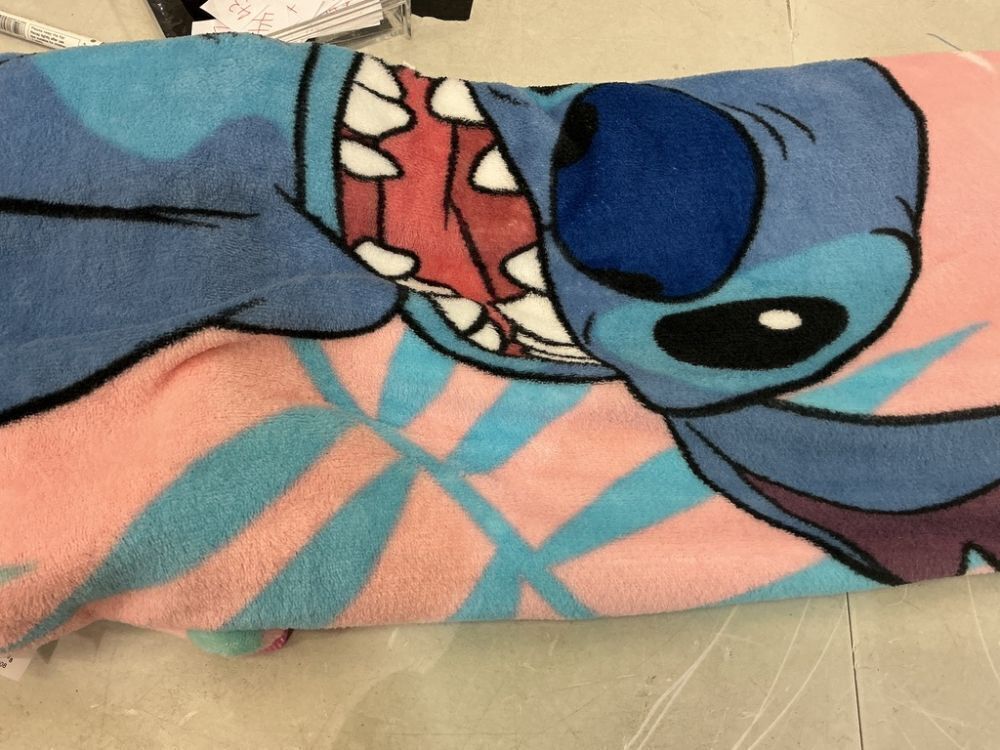 Stitch Kids' Throw - Image 3 - Lot 81