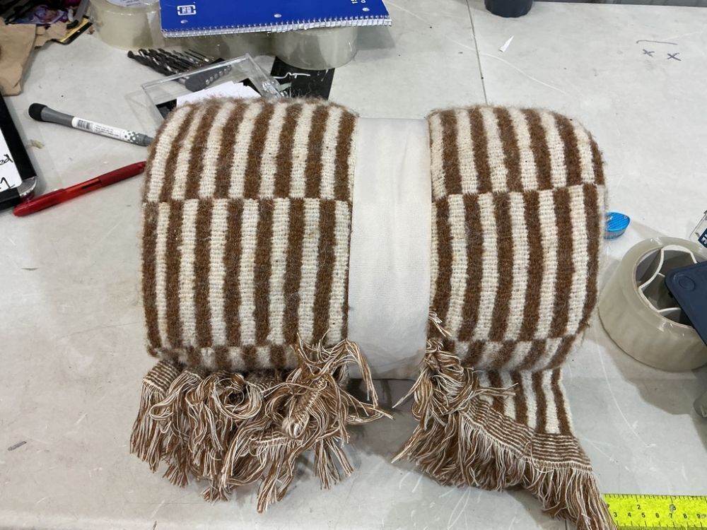 Unknown Throw Blanket - Image 2 - Lot 85
