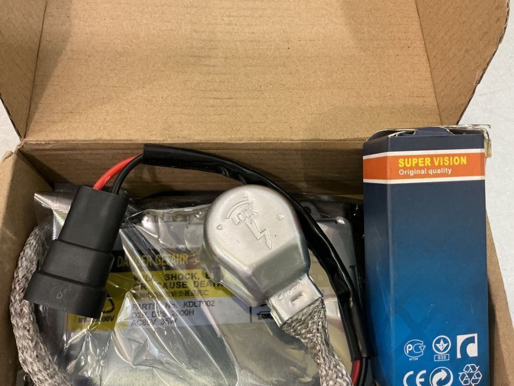 KDLT002 Xenon HID Headlight Ballast with D2S Bulb for Lexus IS300 ES300 LS430 SC430 RX300 RX330 RX350 for Toyota Avalon Sienna Prius Celica - Image 3 - Lot 86