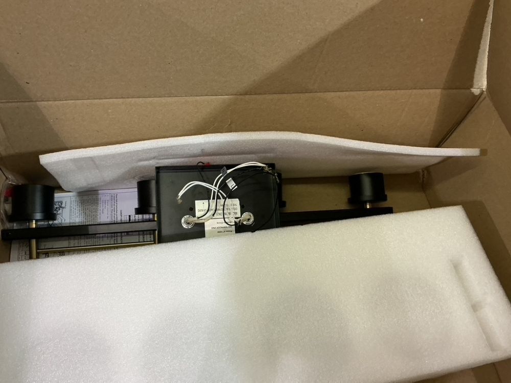 4 shade vanity light - Image 2 - Lot 88