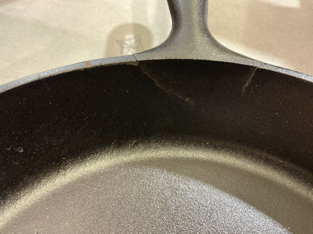 Lodge 10 Inch Cast Iron Skillet - Chef Collection - Pre-Seasoned Cast Iron Pan - Cooking Skillet for Frying, Searing & More - Cast Iron Skillets - Kitchen Essentials - Image 7 - Lot 115