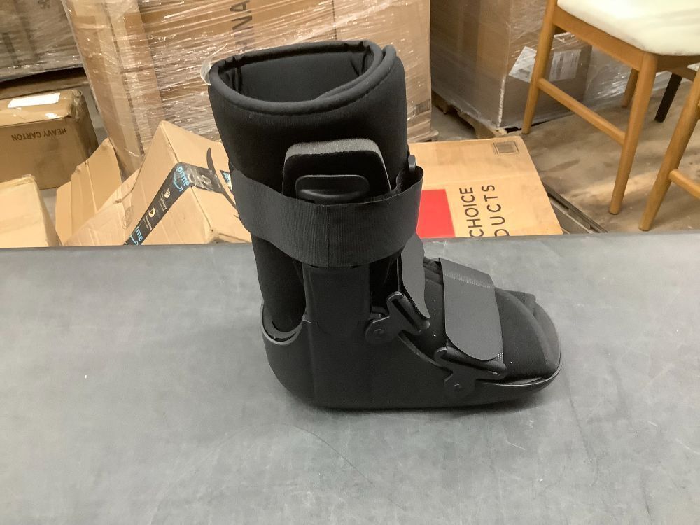Short Fracture Boot - Image 2 - Lot 17