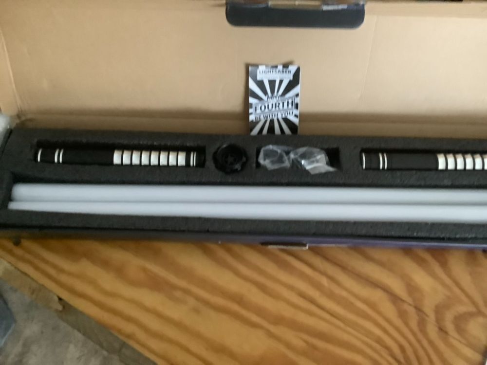 Lightsaber for Duel 2-in-1 Detachable Lightsaber Toy - Image 3 - Lot 7180