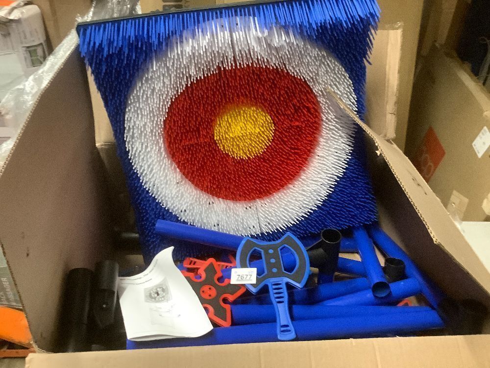 Ultimate Axe Throw Target with Throwing Stars - Image 2 - Lot 7677