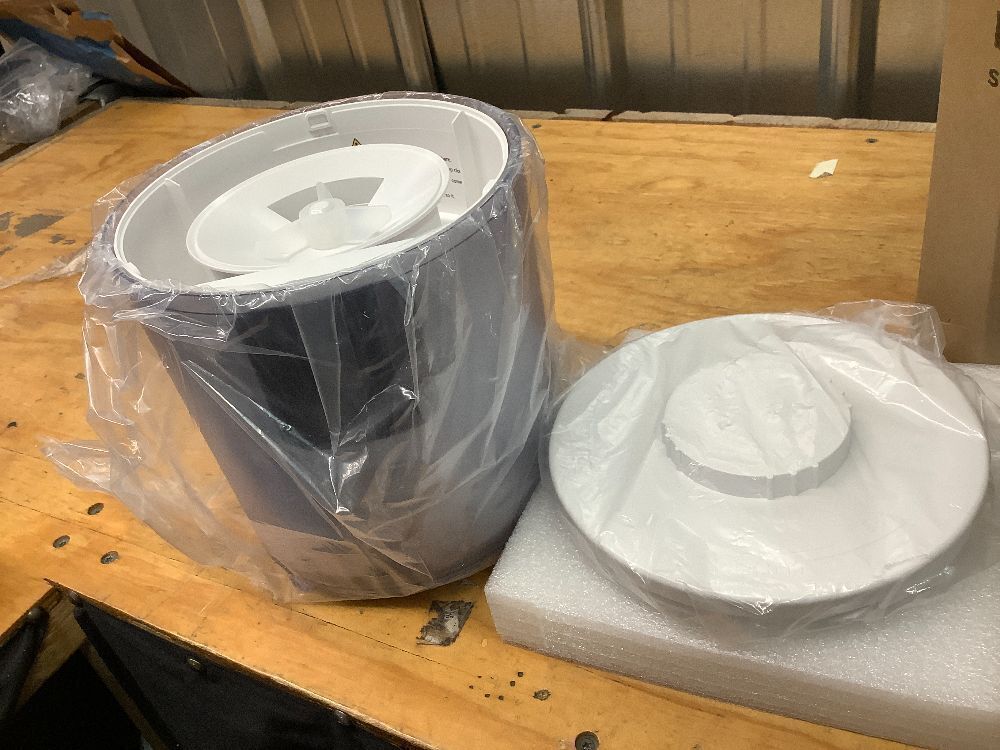 Automatic Pet Feeder - Image 2 - Lot 7871