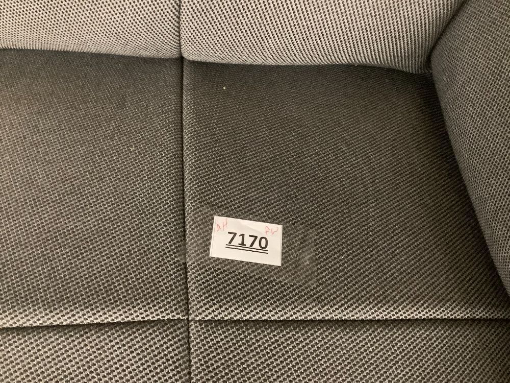 Outdoor Seat - Image 2 - Lot 1000012