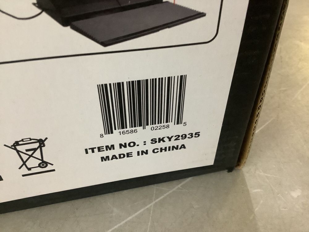 1/14 Scale Lamborghini Veneno Realistic Driving Gravity Sensor Remote Control Car - Image 4 - Lot 245