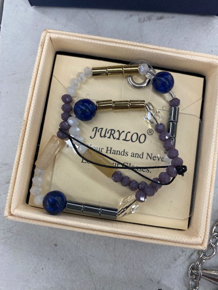 Large Lot of Costume Jewelry - Image 11 - Lot 450