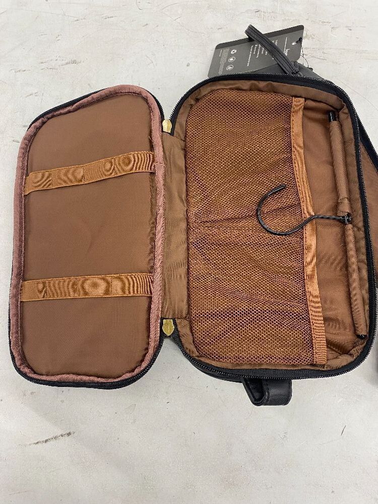 Travel Toiletry Bag for Men - Image 4 - Lot 452