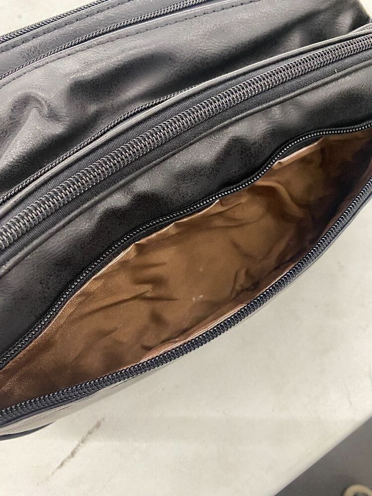 Travel Toiletry Bag for Men - Image 7 - Lot 452