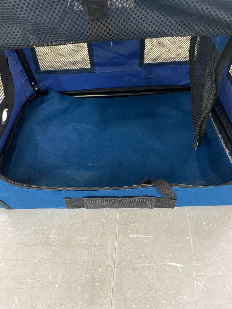 Collapsible Travel Pet Crate - Image 2 - Lot 454