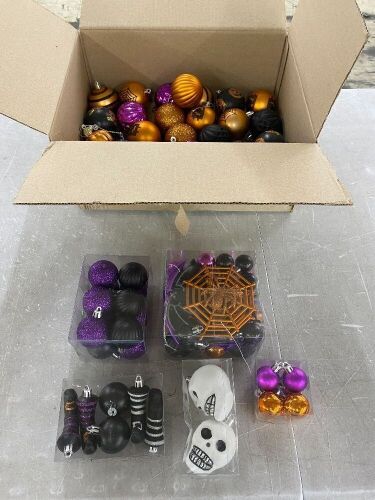 Lot of Halloween Ornaments - Lot 457