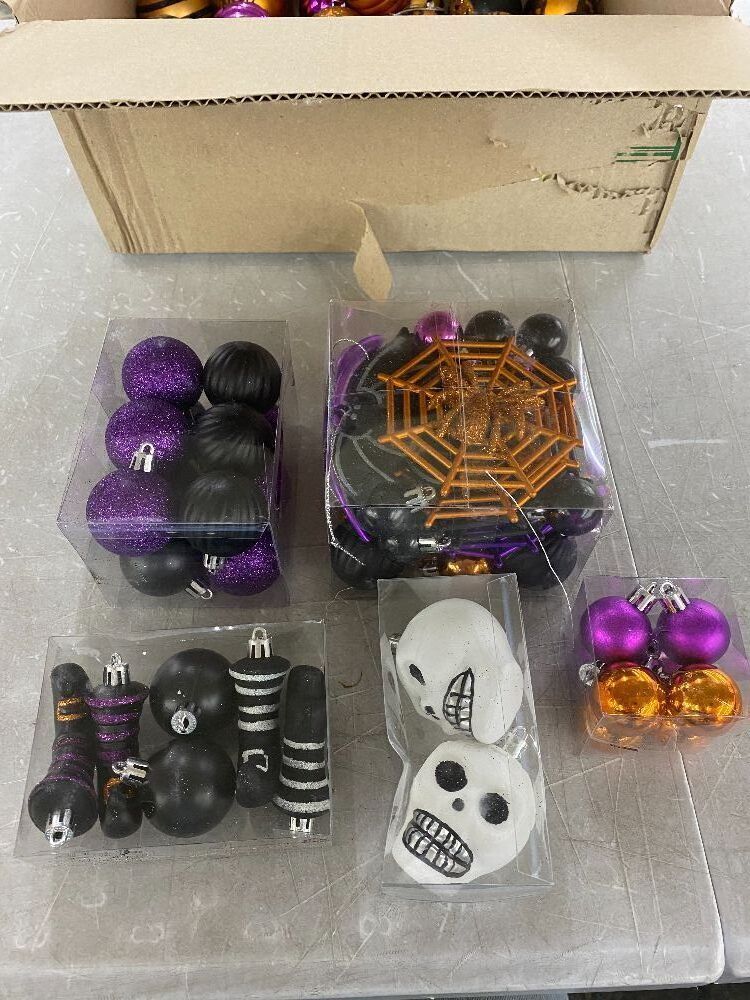 Lot of Halloween Ornaments - Image 3 - Lot 457