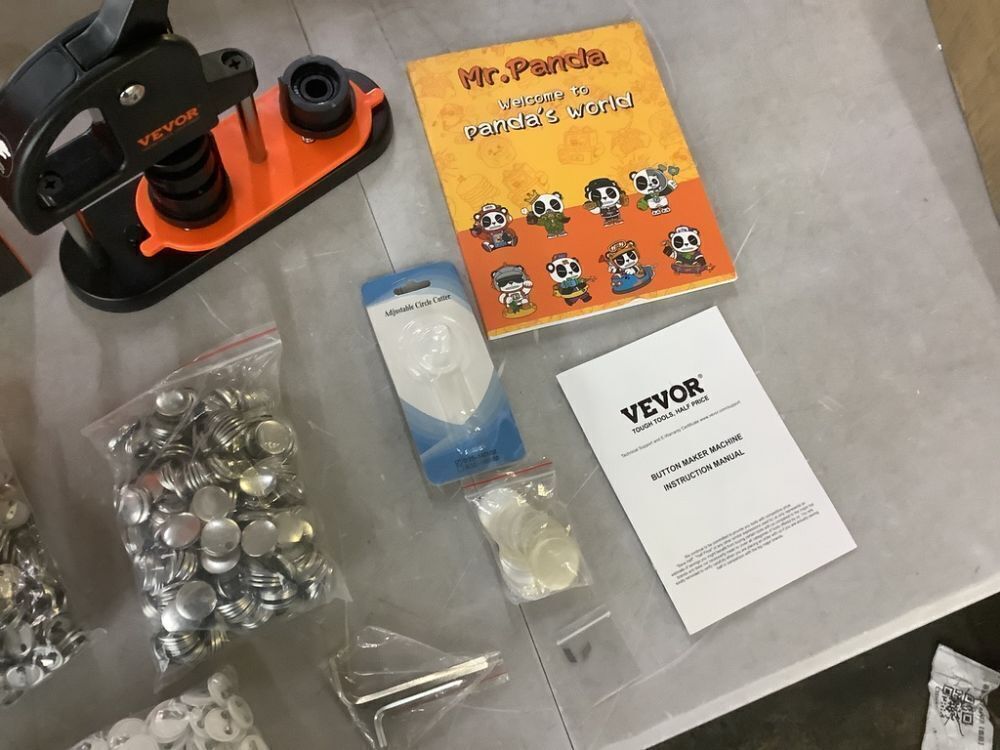 VEVOR 25mm Button Maker Machine, 0.98 in. Pin Press Kit with 500 Parts - Image 6 - Lot 544JF